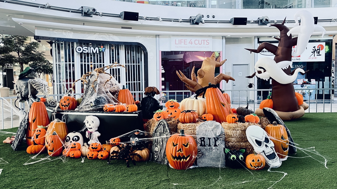 Halloween exhibition at Aberdeen Centre