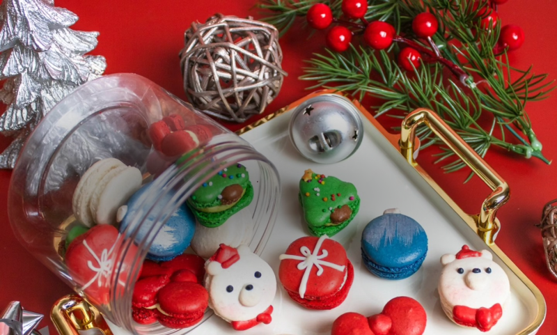 Festive-themed macarons at Daan Go Cake Lab.